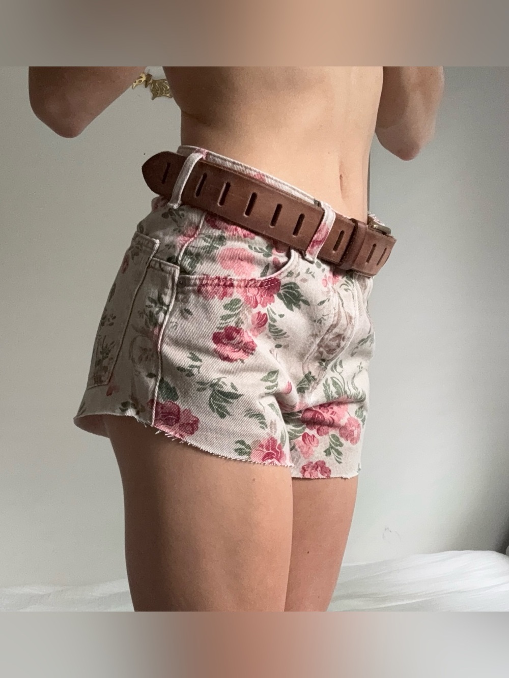 Free People floral beige rose cutoff shorts size 25